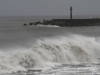 Обрушившийся на Японию супертайфун «Хайшэн» добрался до Южной Кореи: есть жертвы