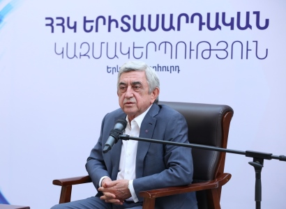 Սերժ Սարգսյանը հանդիպել է վերջերս Հանրապետական կուսակցությանը անդամագրված երիտասարդներին (ֆոտո)