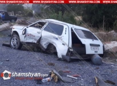 Խոշոր ավտովթար Կոտայքի մարզում. բախվել են Toyota Camry-ն եւ «Վեոլիա Ջուր» ընկերությանը պատկանող Niva-ն