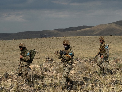 Russia intelligence servicemen conduct military exercises in Armenia