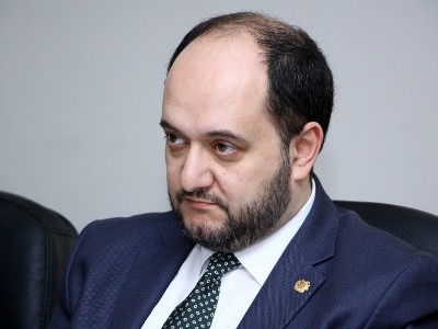 Դպրոցներում դիմակներ կրելու հարցով հայց կներկայացվի դատարան ընդդեմ Արայիկ Հարությունյանի