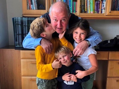 Armenia President posts photo of him and grandchildren during leave