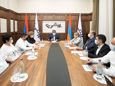 Առողջ, ազգային ուժերի հետ պետք է սերտ համագործակցային մթնոլորտ ձեւավորվի. «Հայրենիքը» խորհրդի նիստ է անցկացրել