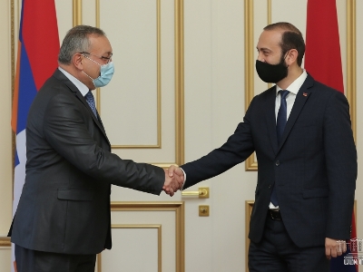 Armenia parliament speaker holds personal meeting with Karabakh counterpart
