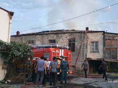 Խոշոր հրդեհ Պտղունք գյուղում. այրվում է երկհարկանի շենք. դեպքի վայրում է նախարարը