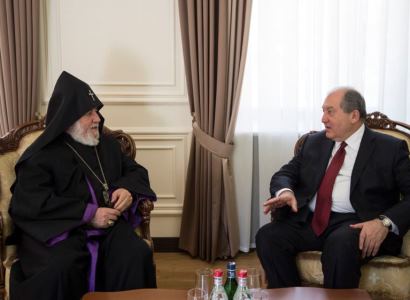 Գարեգին Բ-ն հեռախոսազրույց է ունեցել ՀՀ նախագահի հետ