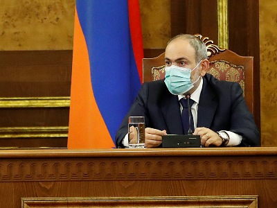 ԱԽ նիստի 30 րոպեն անցավ մեքենաների շչակների ներքո. Պարզվեց՝ այսպես կամավորներին ճանապարհում են առաջնագիծ. Փաշինյան
