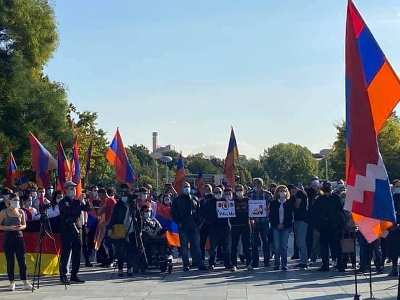 German-Armenians hold rally in Berlin, submit letter to Angela Merkel