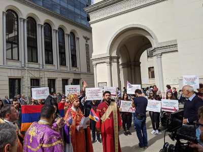 Armenians in Bucharest stage protest against Turkish-Azerbaijani aggression (PHOTOS)