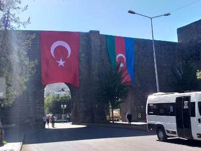 Turkish and Azerbaijani flags hung in city of Eastern Turkey (PHOTO)