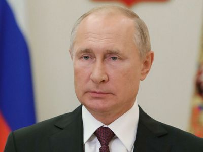Путин призвал прекратить боевые действия в Карабахе