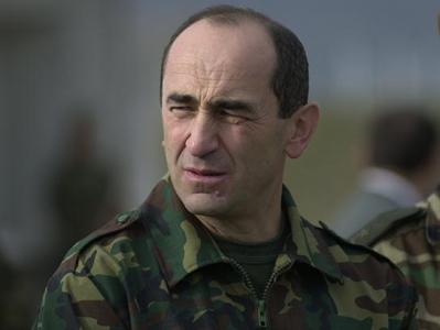 СМИ: Азербайджан хочет объявить Роберта Кочаряна в международный розыск