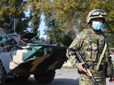 В Бишкеке ввели комендантский час