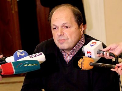 Ահազանգ եմ ստանում, որ սոցապ նախարարությունը մերժում է վիրավոր հերոսներին սայլակ, հենակներ տրամադրել. Արմեն Ալավերդյան