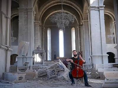 Famous Turkish writer shares on Twitter cello performance at Ghazanchetsots Church in Artsakh’s Shushi (VIDEO)