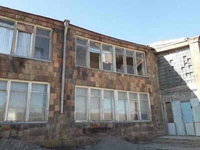 Удары азербайджанских беспилотников нанесли ущерб двум школам в Армении