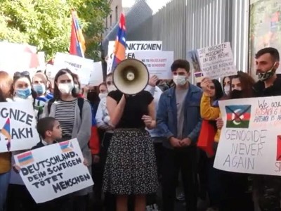 У здания посольства Германии в Армении проходит акция протеста
