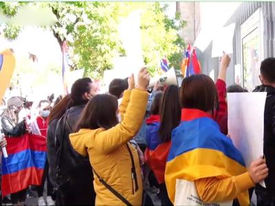 Ոչ մի քաղաքակիրթ երկիր իրավունք չունի լռելու. ՀՀ-ում Իտալիայի դեսպանատան առաջ քաղաքացիները բողոքի ակցիա են անում