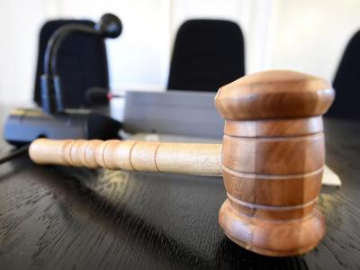 Во Франции студентка получила условный срок за одобрение жестокого убийства учителя