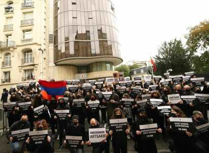 French-Armenians hold protest in front of Turkish Embassy in Paris (PHOTOS)