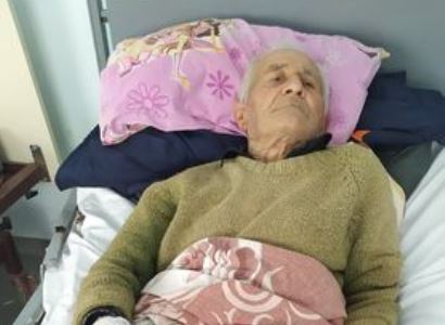 Раненый в своем доме 90-летний житель Шуши Сергей Акопян находится на лечении в больнице