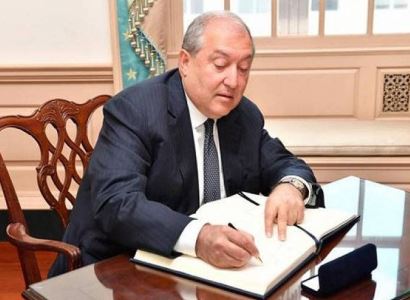 Արմեն Սարգսյանի հրամանագրով՝ Արմեն Գյոզալյանը պարգեւատրվել է «Մարտական խաչ» 2-րդ աստիճանի շքանշանով