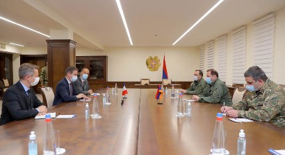 Դավիթ Տոնոյանը Ֆրանսիայի դեսպանի հետ քննարկել է ռազմական գործողությունների գոտում տիրող իրավիճակը