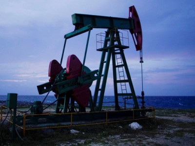 Նավթի համաշխարհային գները ավելի քան 3 տոկոսով նվազում են