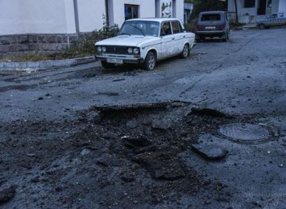 Քիչ առաջ հրթիռակոծված Ստեփանակերտի հետեւանքները. (ֆոտո)