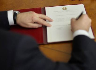 Արմեն Սարգսյանը ստորագրել է մի շարք օրենքներ