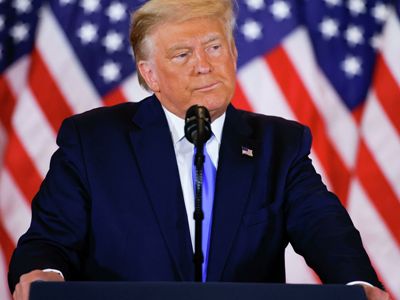 Трамп заявил о подаче исков во всех штатах, где лидирует Байден
