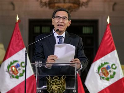 Президент Перу заявил, что намерен подчиниться решению парламента о его импичменте
