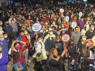 Сотни людей на северном Кипре протестуют против визита Эрдогана