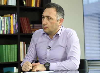 Կարող ա՞ Նիկոլն ու թիմը երկրում չեն, ֆեյսբուքում են միայն, կարող ա՞ նրանք էլ են թռել. Սեւակ Հակոբյան