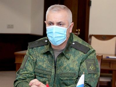 Commander of Russia peacekeepers in Artsakh speaks with Armenia defense minister, army general staff chief