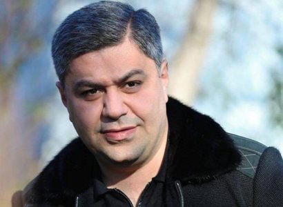 Իրավապահ համակարգի ներկայացուցիչները հենց հիմա ներխուժեցին Արթուր Վանեցյանի ծնողների բնակարան. Սոս Հակոբյան