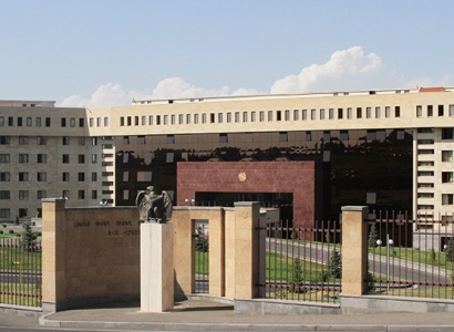 «Ձկնորսի համազգեստ» ասելով՝ վիրավորել եք համակարգի մի քանի հարյուր քաղաքացիական ծառայողի. ՊՆ-ն՝ Անդրանիկ Քոչարյանին