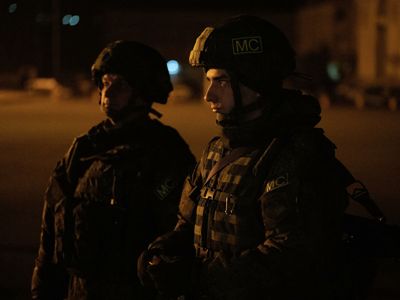 Еще одна группа беженцев вернулась в Степанакерт в сопровождении российских миротворцев