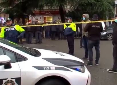 Захвативший заложников в Тбилиси требует понижения банковских процентов