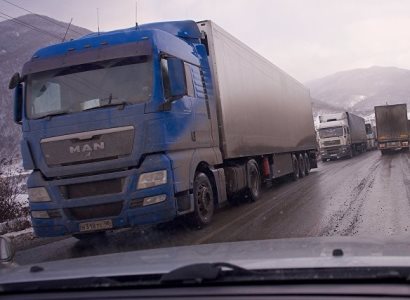 Ռուսաստանը Հայաստանի հետ կապող Ռազմավիրական ճանապարհին կուտակվել է 690 բեռնատար
