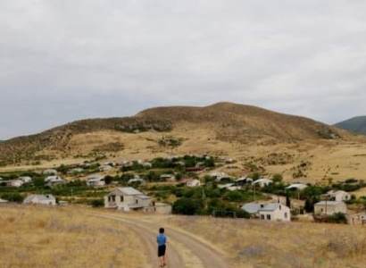 Նոյեմբերի 20-ին թշնամին ներխուժեց գյուղ, զինված մտան մեր տան բակ, հորս և եղբորս գերի վերցրին. Մարիամ Բաբայան