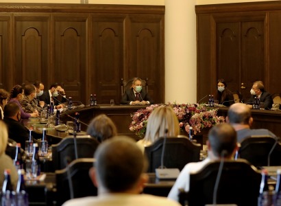 Armenia PM meets with families of captured or missing servicemen and civilians, talks about efforts being made