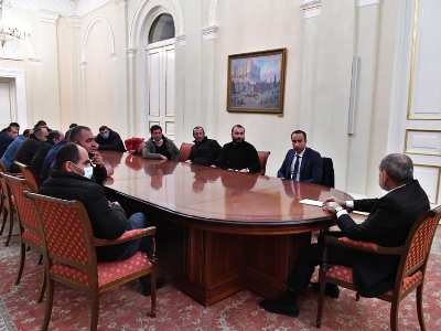 Փաշինյանը խոստացել է պարբերաբար հանդիպել անհետ կորած եւ գերեվարված զինվորների ընտանիքների անդամների հետ