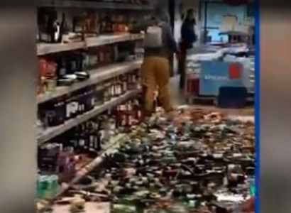 В Англии разгневанная женщина разбила около 500 бутылок с алкоголем