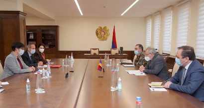 В административном комплексе Минобороны РА состоялась встреча по случаю завершения миссии главы делегации МККК