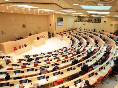 В Грузии 60 депутатов парламента намерены вместе отказаться от своих мандатов