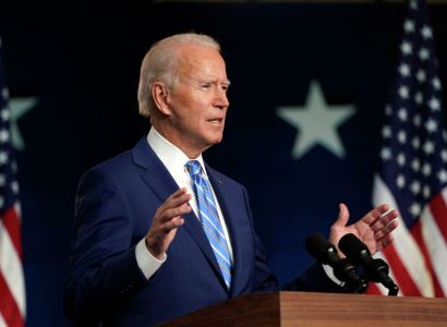 Biden calls on Americans to wear face masks for "a normal life"