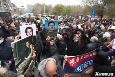 Newspaper: Some members of Armenia PM’s political team direct missing soldiers’, prisoners’ parents to Artsakh