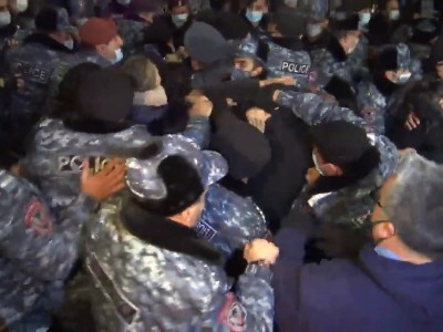 Журналистские организации требуют служебного расследования в связи с насилием против оператора