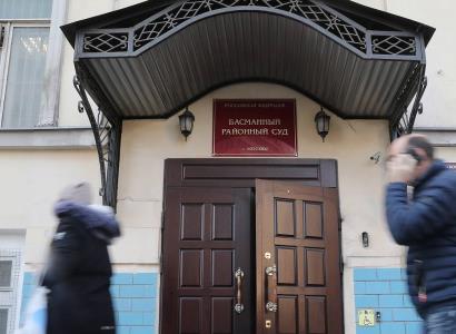 Басманный суд Москвы разрешил возбудить дело против Михаила Хачатуряна о насилии и побоях